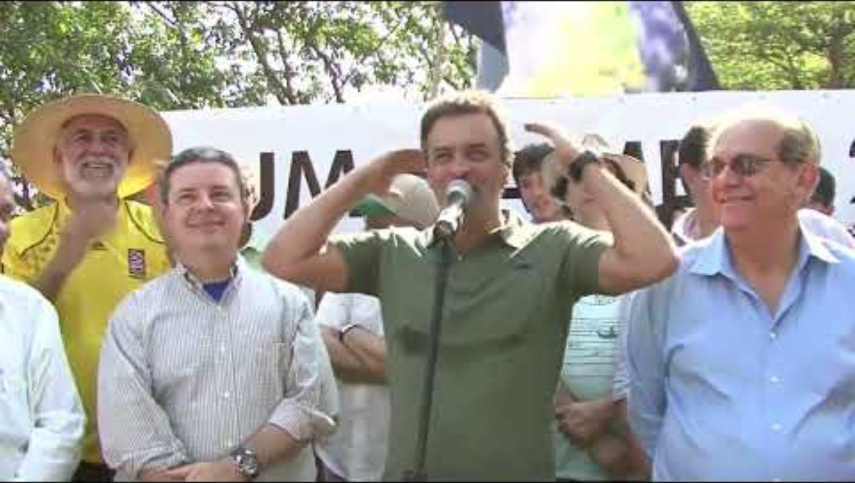 Governador Aécio Neves em celebração pública da Meta 2010 em Santo Hipólito